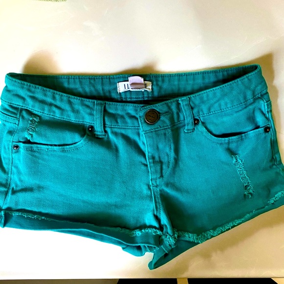 FOREVER 21 GREEN DISTRESSED SHORTS - Picture 6 of 14